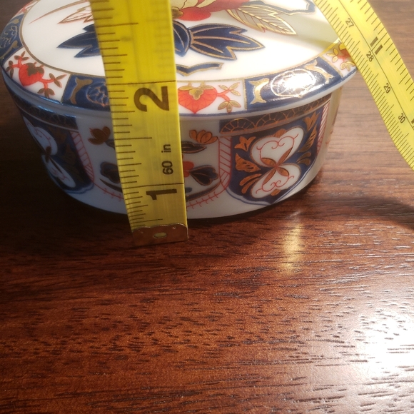 Ashibi Porcelain Lidded Trinket Box - Picture 10 of 10